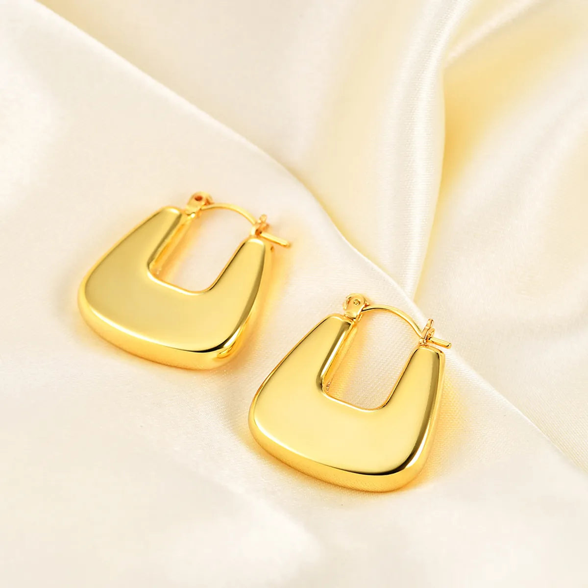 1 Pair Retro Simple Style U Shape Stripe Twist Plating Copper 18k Gold Plated Earrings