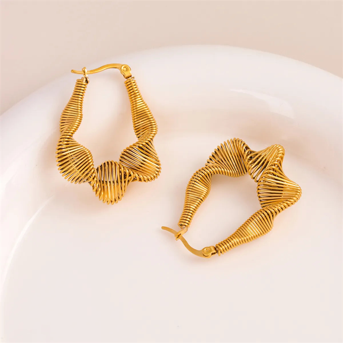 1 Pair Retro Simple Style U Shape Twist Plating Stainless Steel 18k Gold Plated Earrings