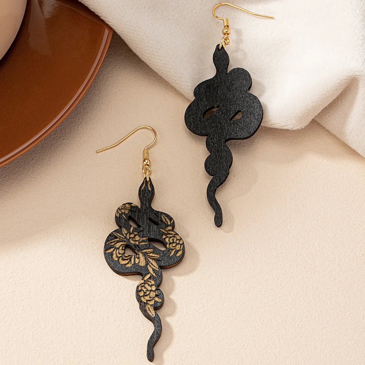 1 Pair Retro Snake Plating Wood Drop Earrings