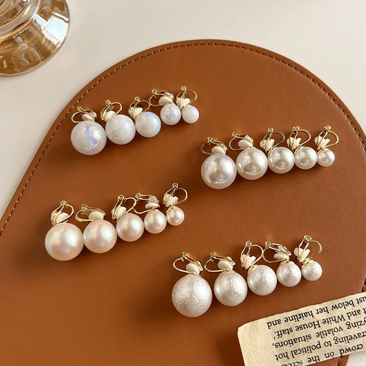 1 Pair Retro Solid Color Imitation Pearl Women'S Ear Clips Ear Studs