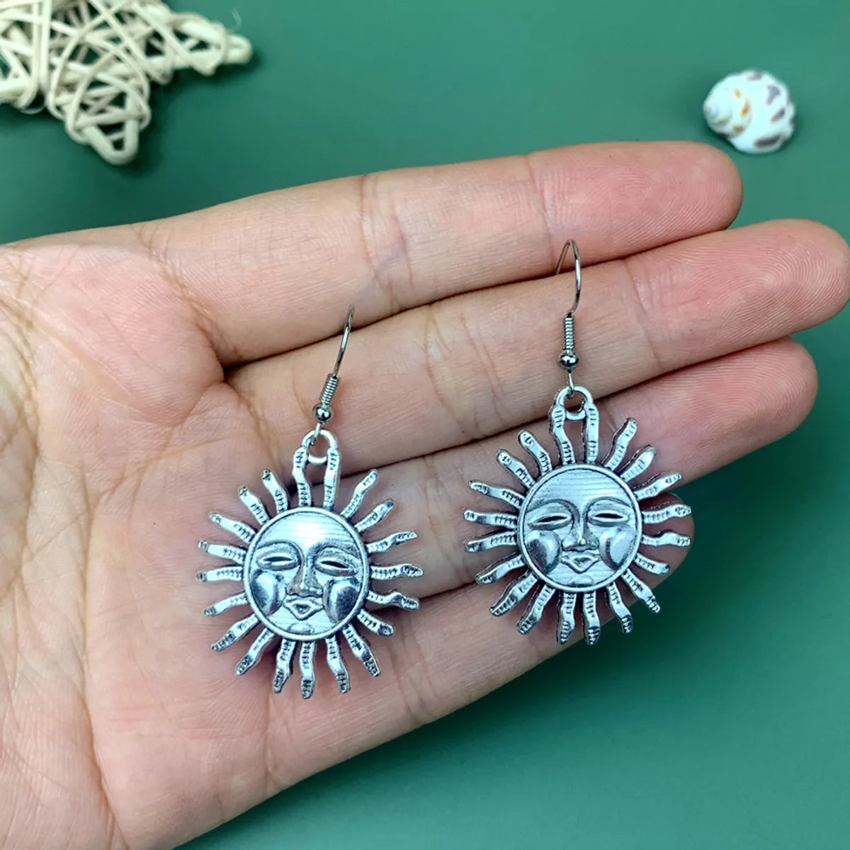 1 Pair Retro Sun Moon Metal Drop Earrings