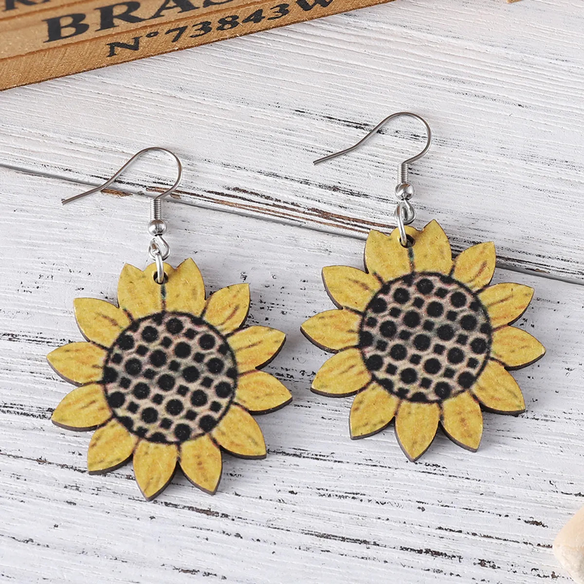 1 Pair Retro Sunflower Printing Wood Drop Earrings