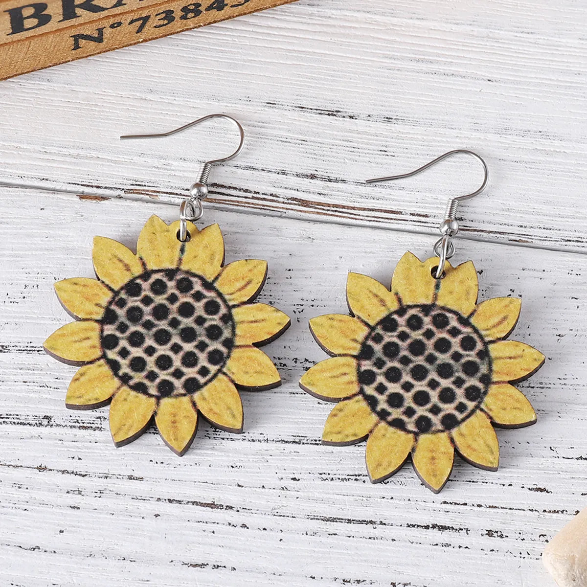 1 Pair Retro Sunflower Printing Wood Drop Earrings