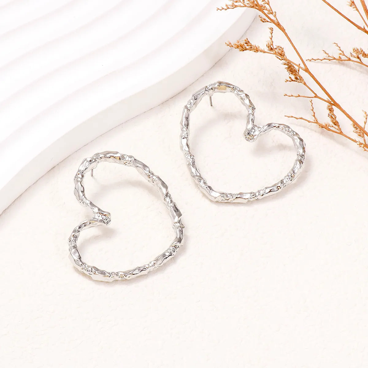 1 Pair Retro Sweet Heart Shape Alloy Ear Studs