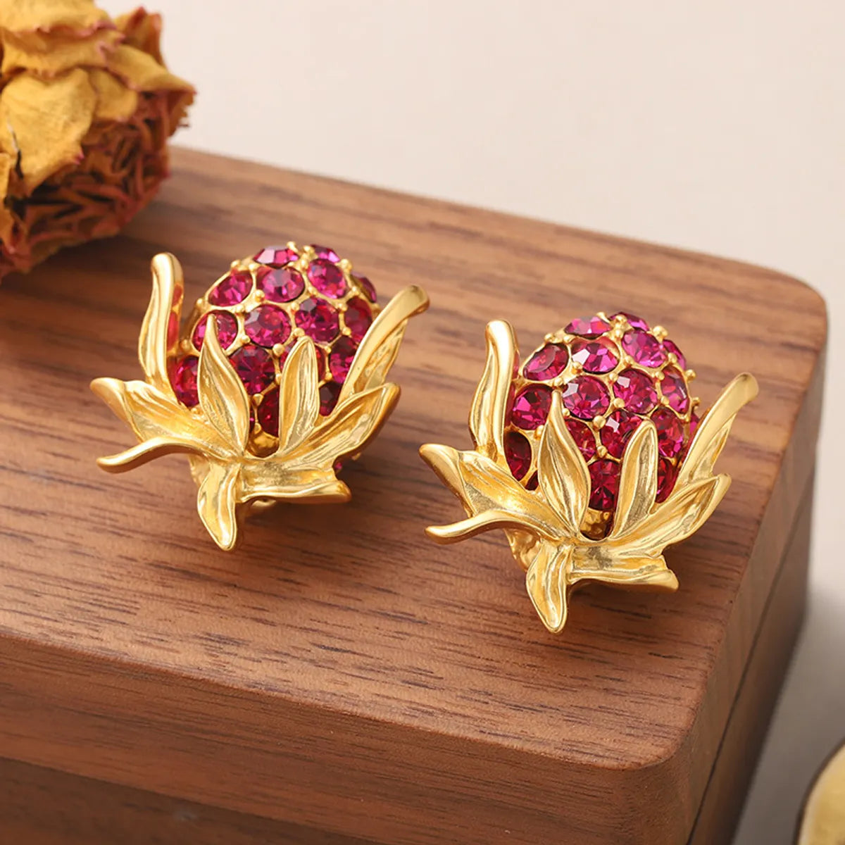 1 Pair Retro Sweet Strawberry Plating Inlay Alloy Rhinestones 18k Gold Plated Ear Studs