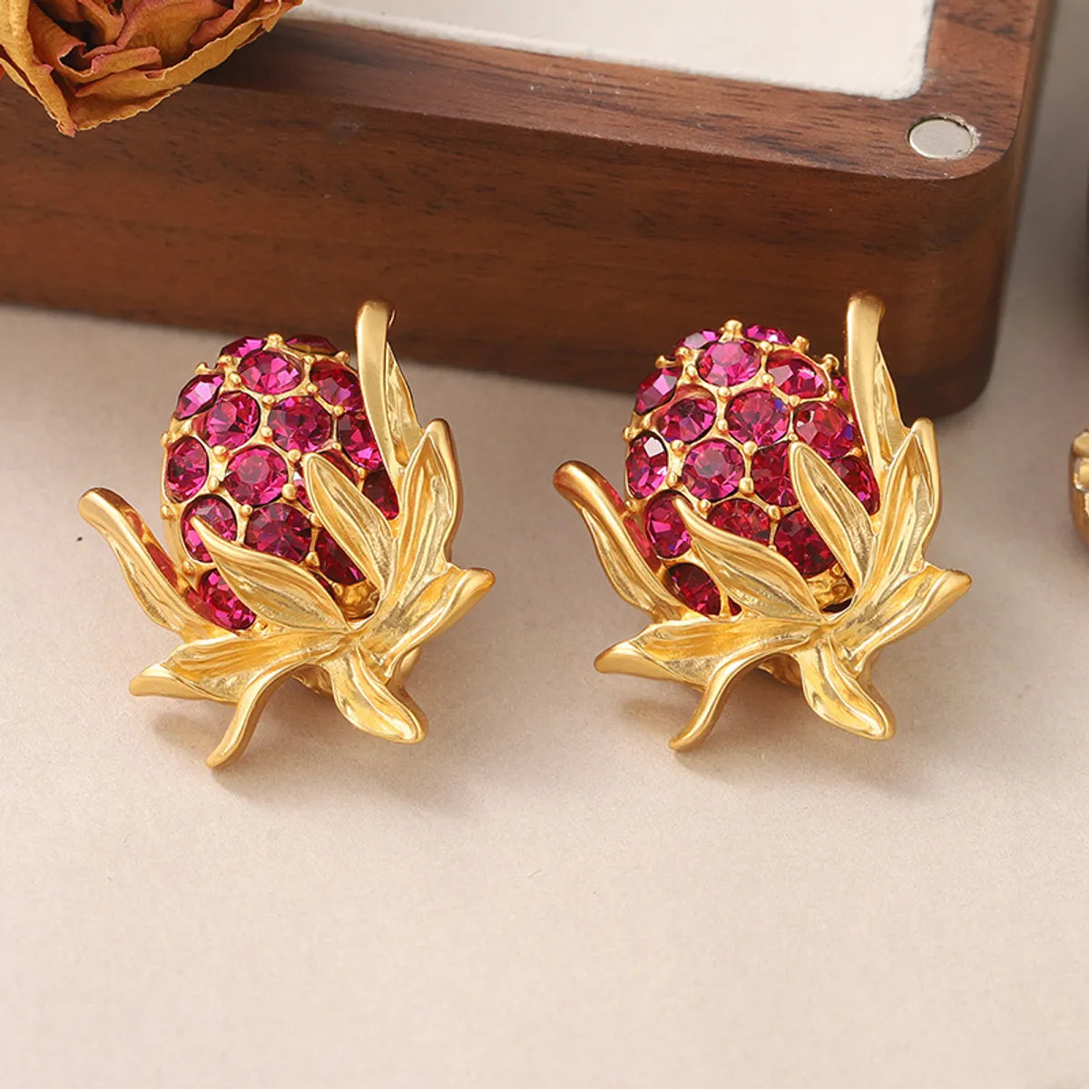 1 Pair Retro Sweet Strawberry Plating Inlay Alloy Rhinestones 18k Gold Plated Ear Studs