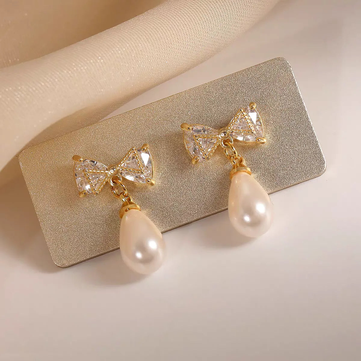 1 Pair Retro Vintage Style Sweet Bow Knot Inlay Carving Copper Zircon 18K Gold Plated Drop Earrings