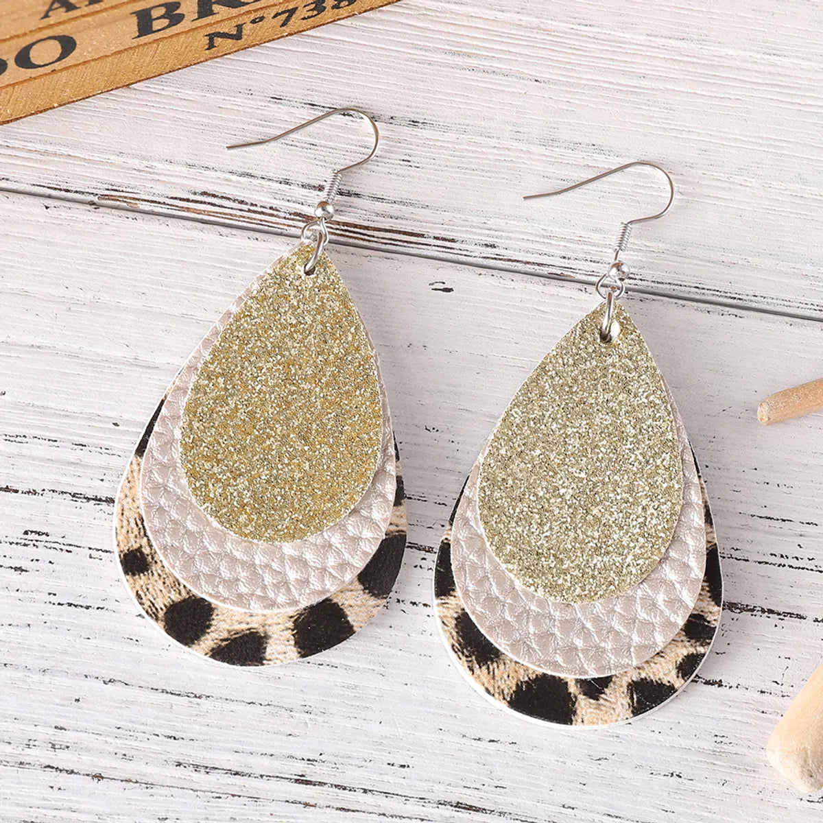 1 Pair Retro Water Droplets Leopard Sequins Layered Pu Leather Drop Earrings