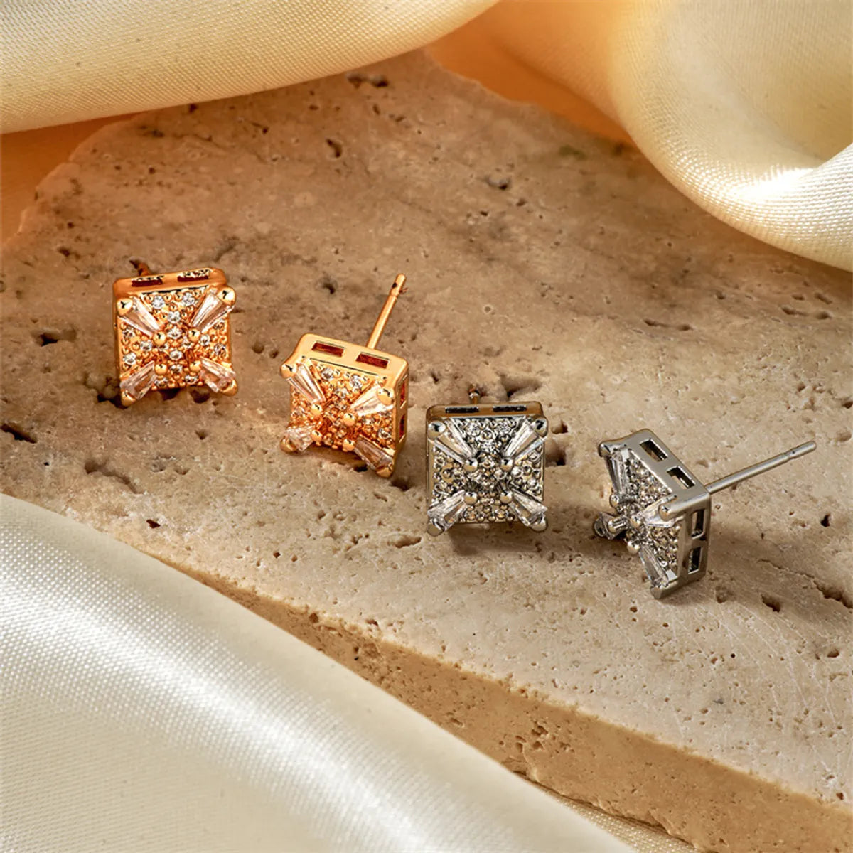 1 Pair Romantic Simple Style Shiny Four Leaf Clover Square Inlay Copper Zircon K Gold Plated Rhodium Plated Ear Studs