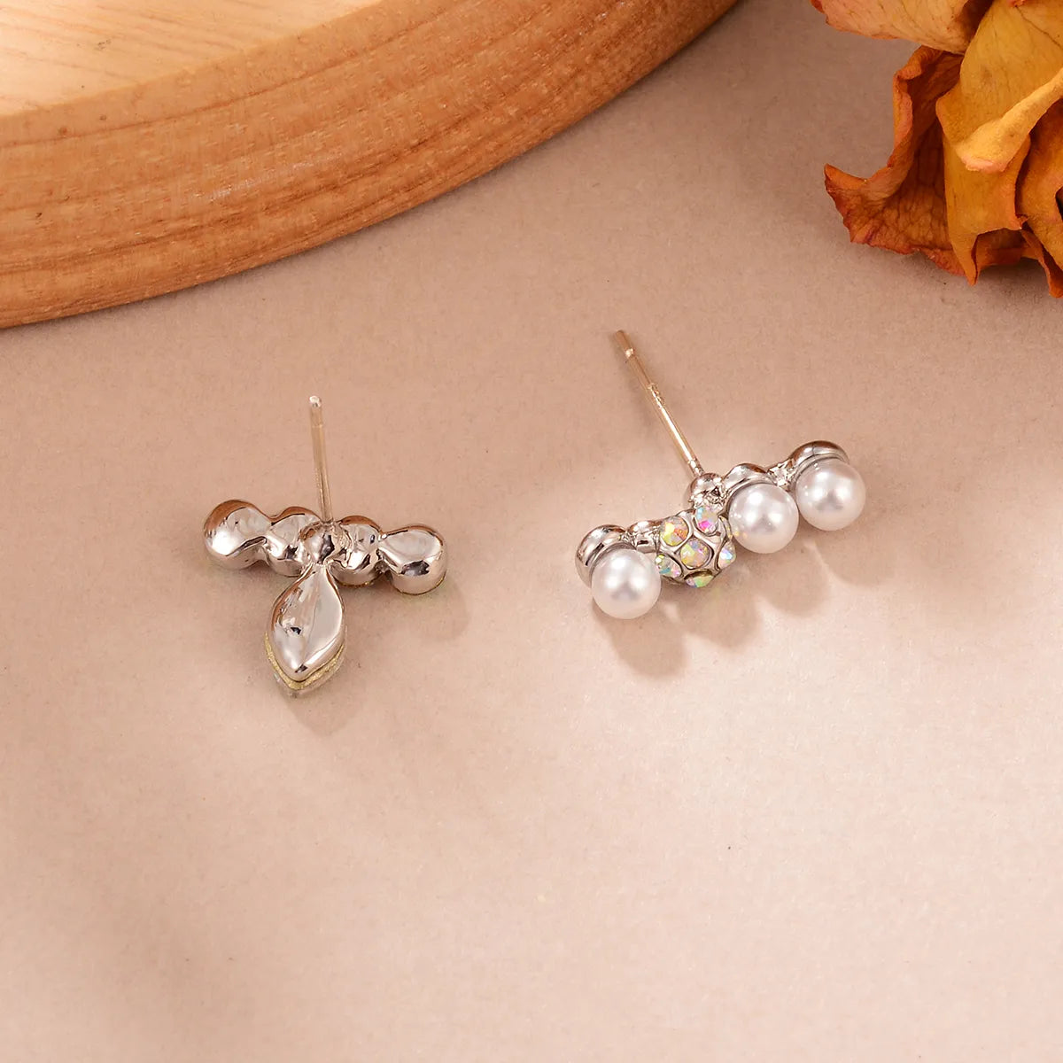 1 Pair Simple Style Asymmetrical Asymmetrical Plating Alloy Pearl Diamond White Gold Plated Ear Studs