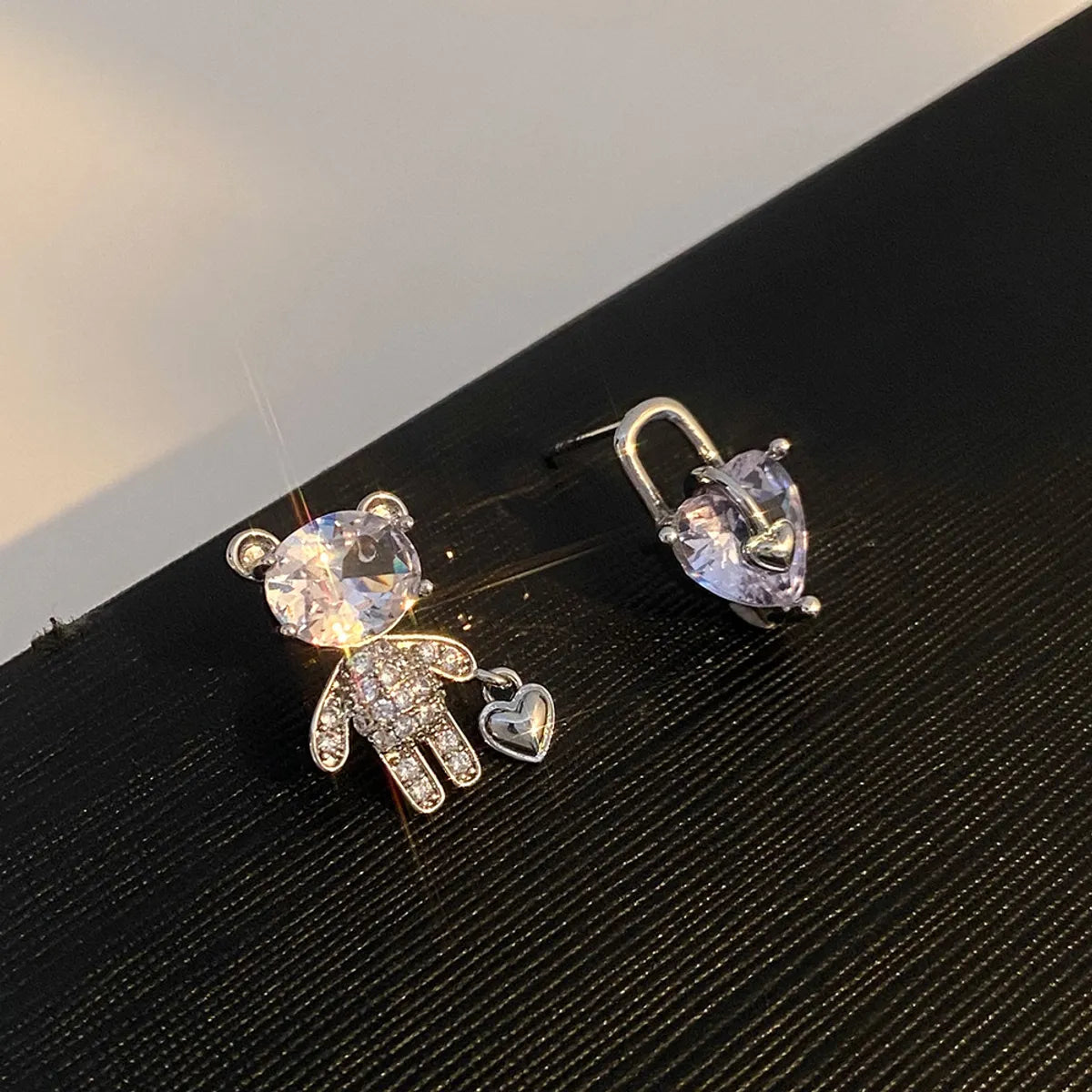 1 Pair Simple Style Bear Heart Shape Copper Inlay Zircon Ear Studs