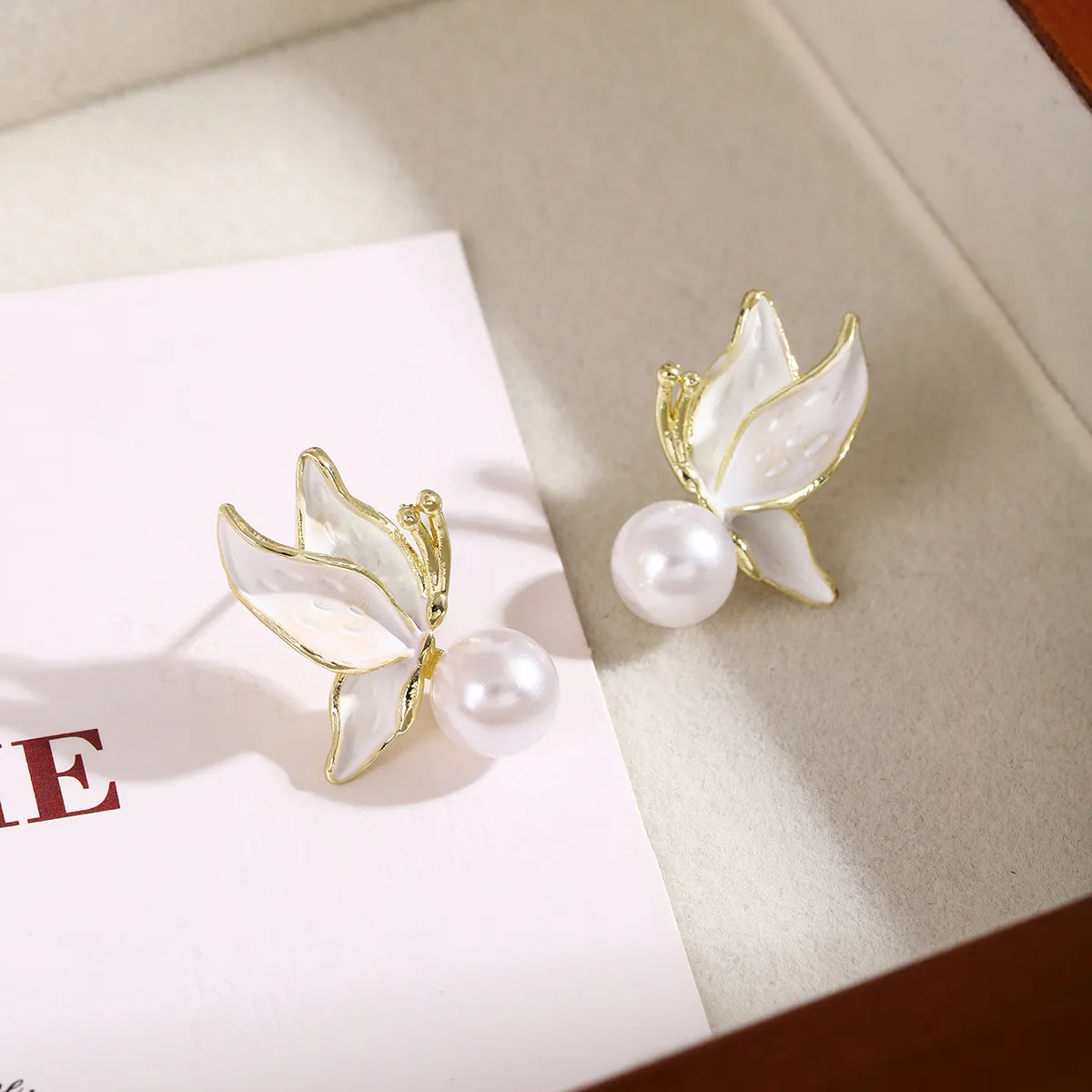 1 Pair Simple Style Butterfly Inlay Zinc Alloy Pearl Ear Studs