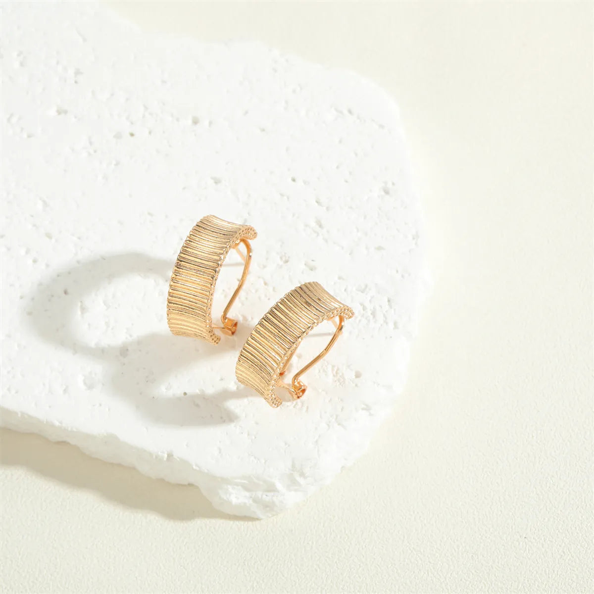 1 Pair Simple Style C Shape Enamel Copper 14K Gold Plated Ear Studs