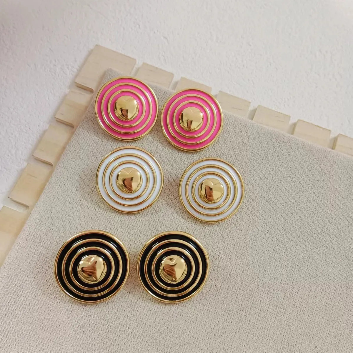 1 Pair Simple Style Circle Heart Shape Enamel Stainless Steel 18K Gold Plated Ear Studs