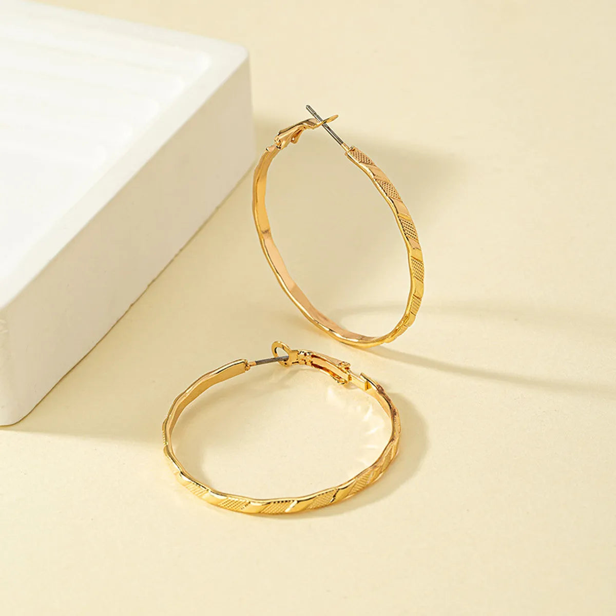 1 Pair Simple Style Circle Plating Metal Gold Plated Hoop Earrings