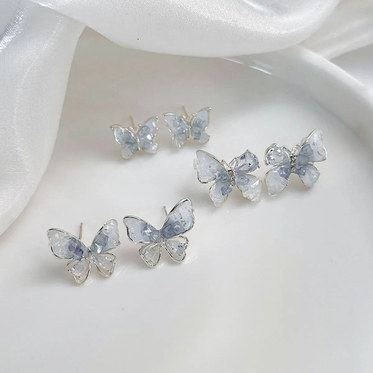 1 Pair Simple Style Classic Style Butterfly Inlay Alloy Diamond In The Debris Ear Studs