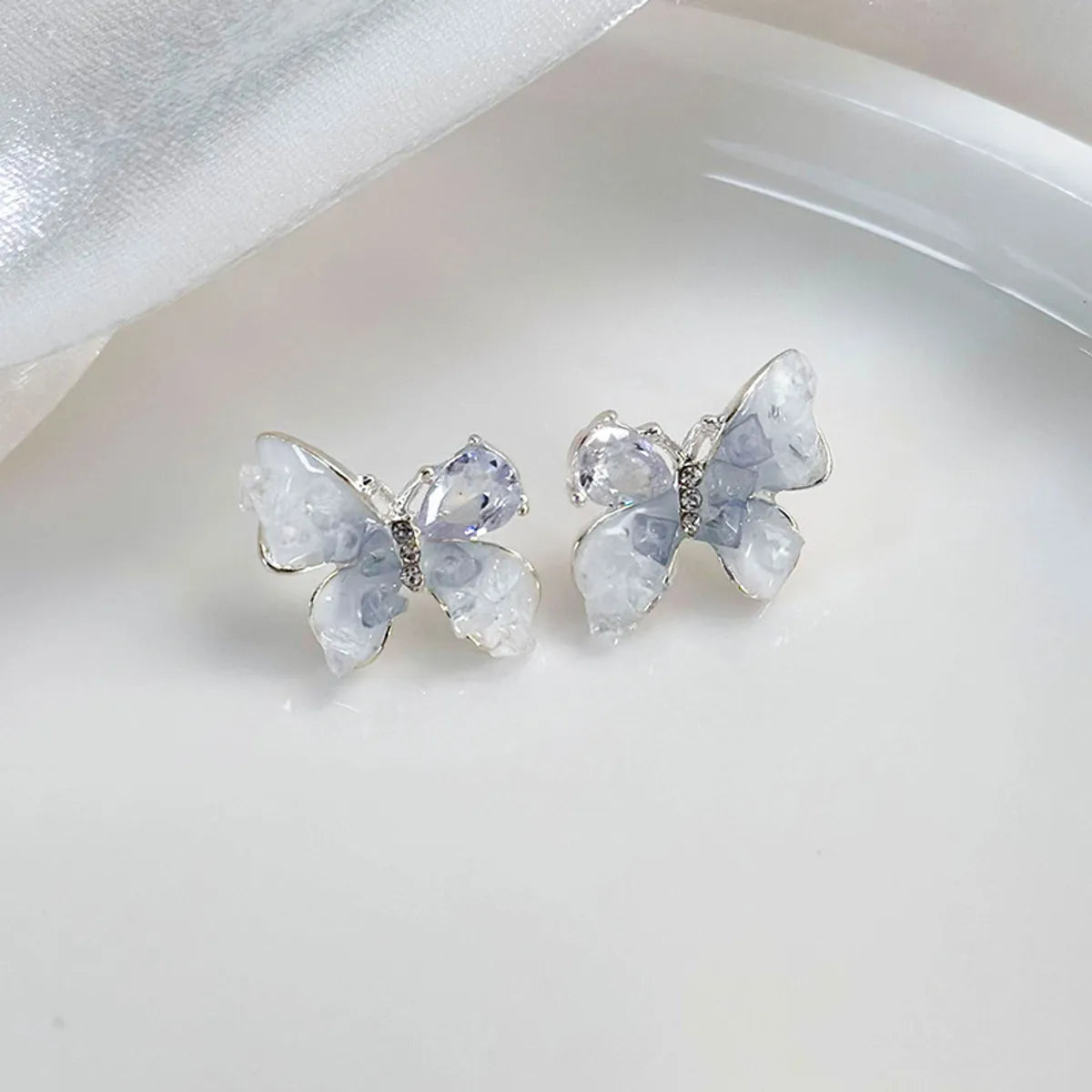 1 Pair Simple Style Classic Style Butterfly Inlay Alloy Diamond In The Debris Ear Studs