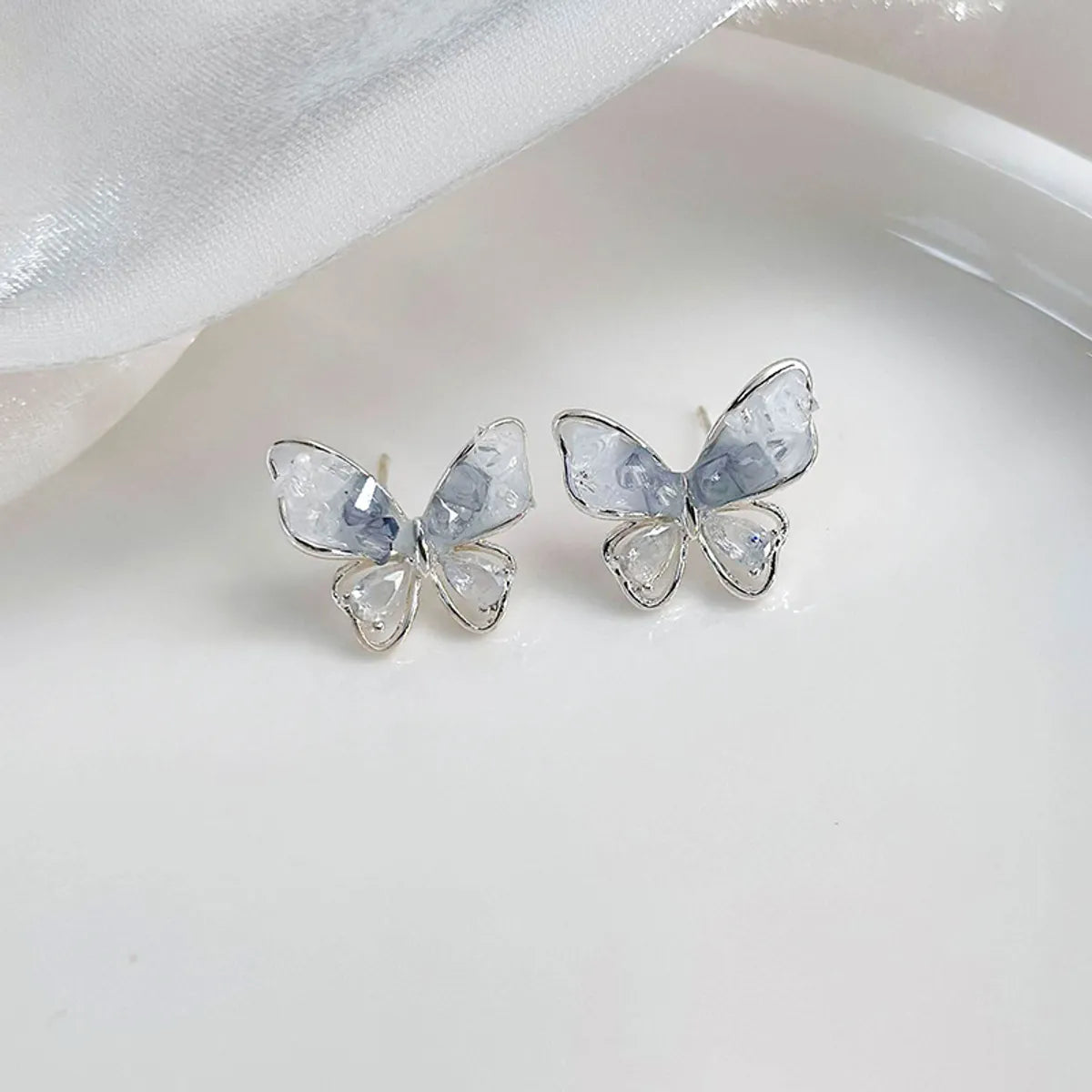 1 Pair Simple Style Classic Style Butterfly Inlay Alloy Diamond In The Debris Ear Studs