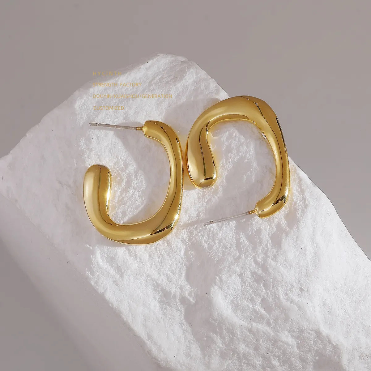 1 Pair Simple Style Classic Style C Shape Copper 18K Gold Plated Ear Studs