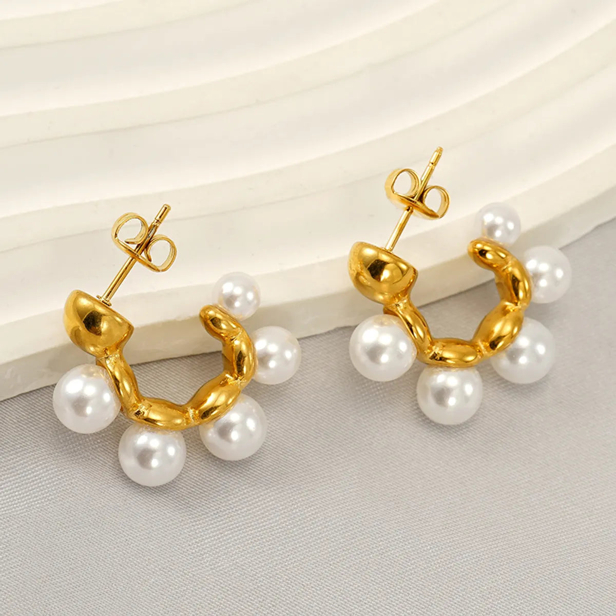 1 Pair Simple Style Classic Style C Shape Inlay 304 Stainless Steel Artificial Pearls 18K Gold Plated Ear Studs