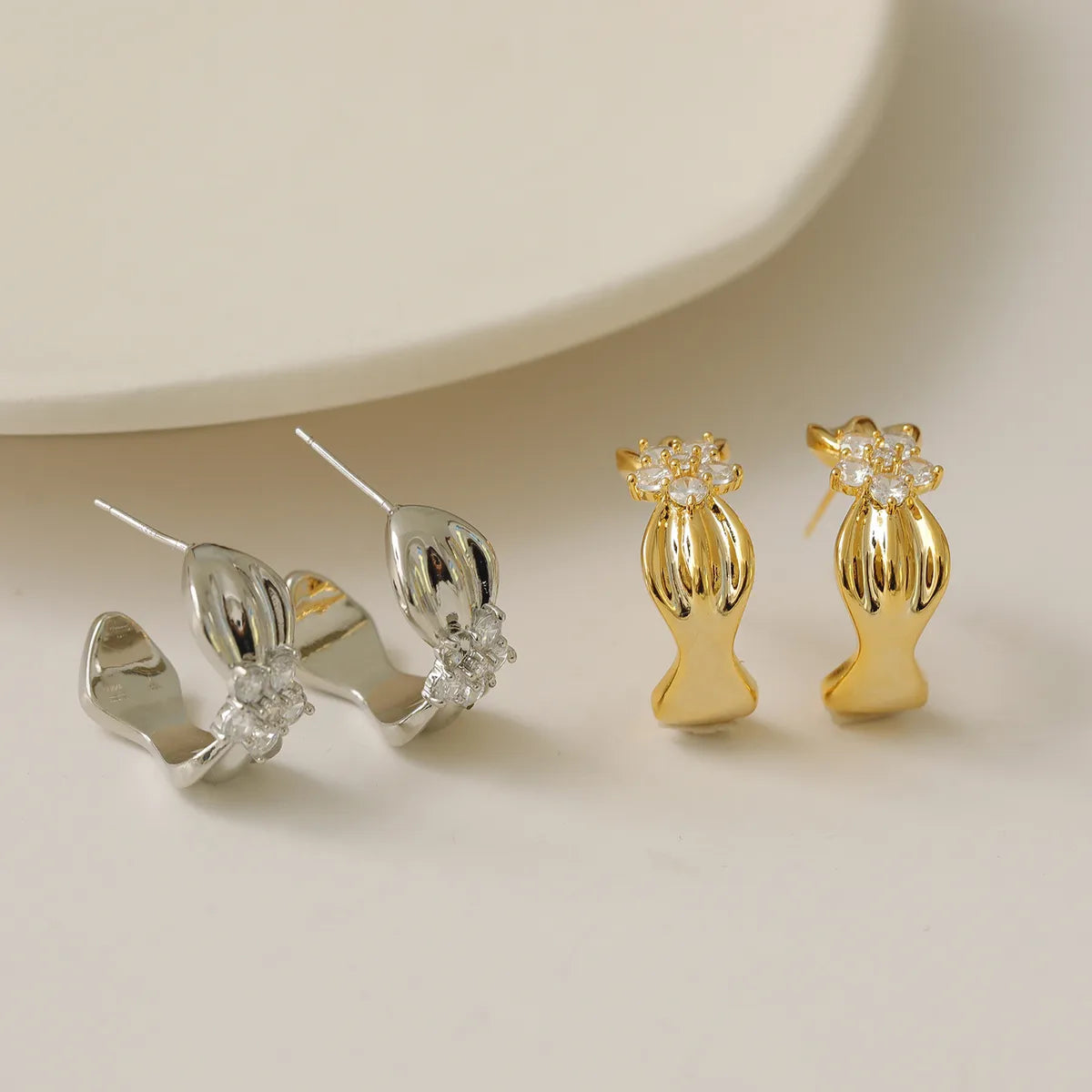 1 Pair Simple Style Classic Style C Shape Inlay Copper Zircon 18K Gold Plated White Gold Plated Ear Studs