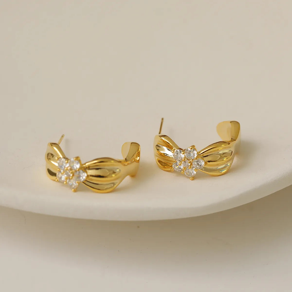 1 Pair Simple Style Classic Style C Shape Inlay Copper Zircon 18K Gold Plated White Gold Plated Ear Studs