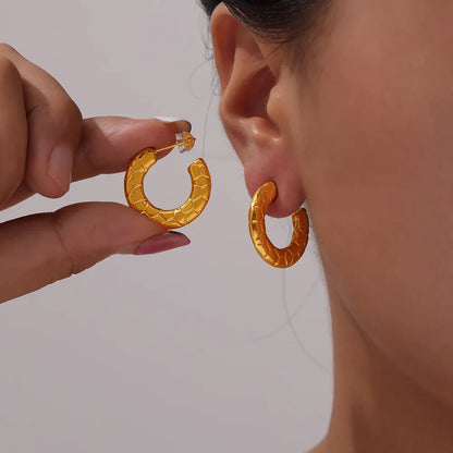 1 Pair Simple Style Classic Style C Shape U Shape Flower Plating Carving 304 Stainless Steel 18K Gold Plated Earrings