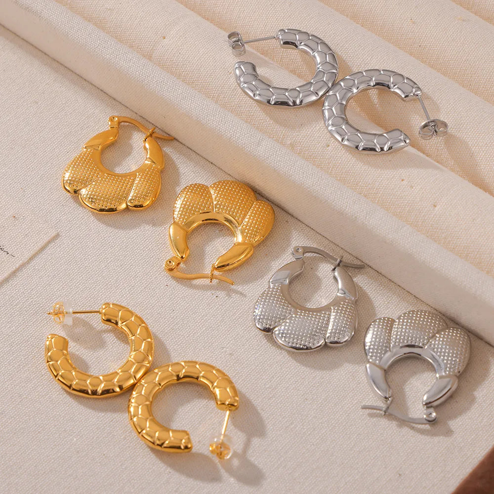 1 Pair Simple Style Classic Style C Shape U Shape Flower Plating Carving 304 Stainless Steel 18K Gold Plated Earrings