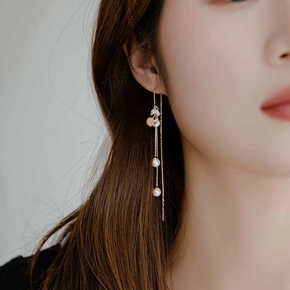 1 Pair Simple Style Classic Style Cherry Plating Inlay Zinc Alloy Rhinestones Gold Plated Ear Line