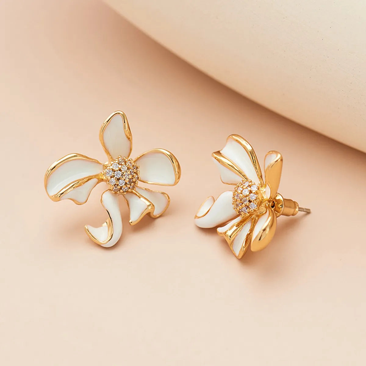 1 Pair Simple Style Classic Style Chrysanthemum Plating Copper 18K Gold Plated Ear Studs