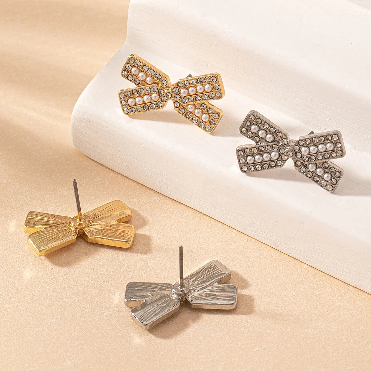 1 Pair Simple Style Classic Style Commute Bow Knot Inlay Plastic Zinc Alloy Artificial Pearls Rhinestones Ear Studs