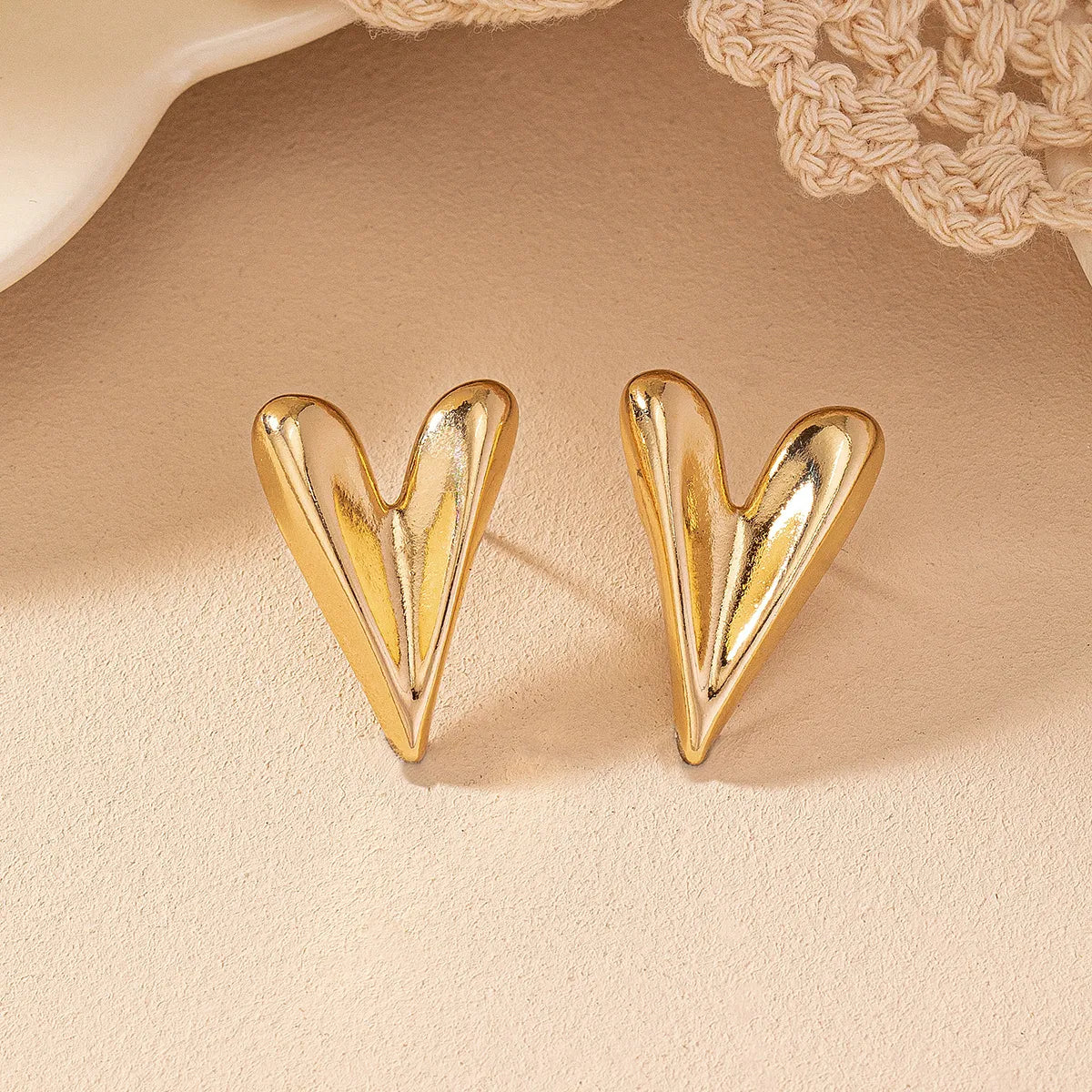 1 Pair Simple Style Classic Style Commute Heart Shape Alloy Ear Studs