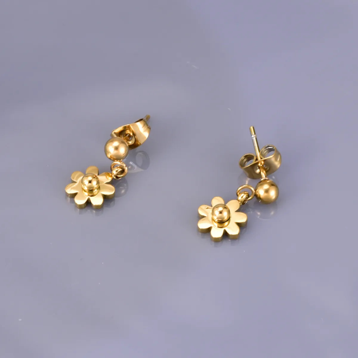 1 Pair Simple Style Classic Style Daisy 304 Stainless Steel Titanium Steel 18K Gold Plated Drop Earrings