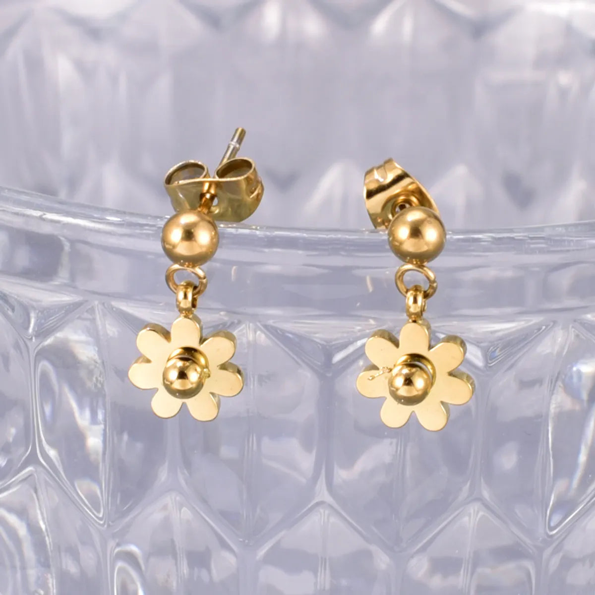 1 Pair Simple Style Classic Style Daisy 304 Stainless Steel Titanium Steel 18K Gold Plated Drop Earrings