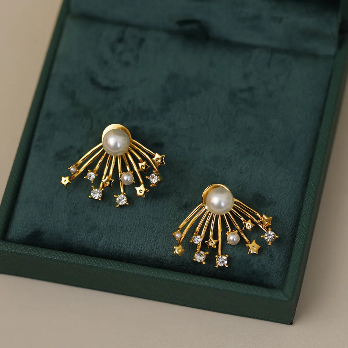 1 Pair Simple Style Classic Style Fireworks Plating Inlay Copper Pearl Zircon 18K Gold Plated Ear Studs