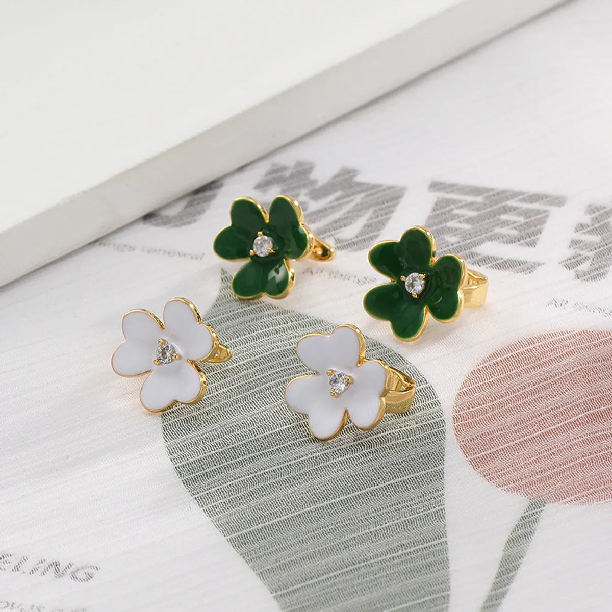 1 Pair Simple Style Classic Style Flower Inlay Copper Zircon Ear Studs