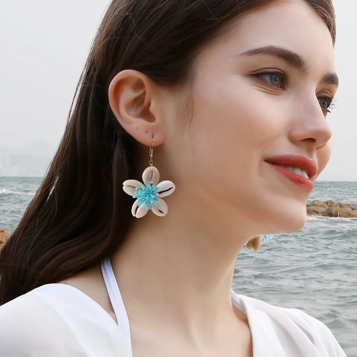 1 Pair Simple Style Classic Style Flower Patchwork Resin Shell Drop Earrings