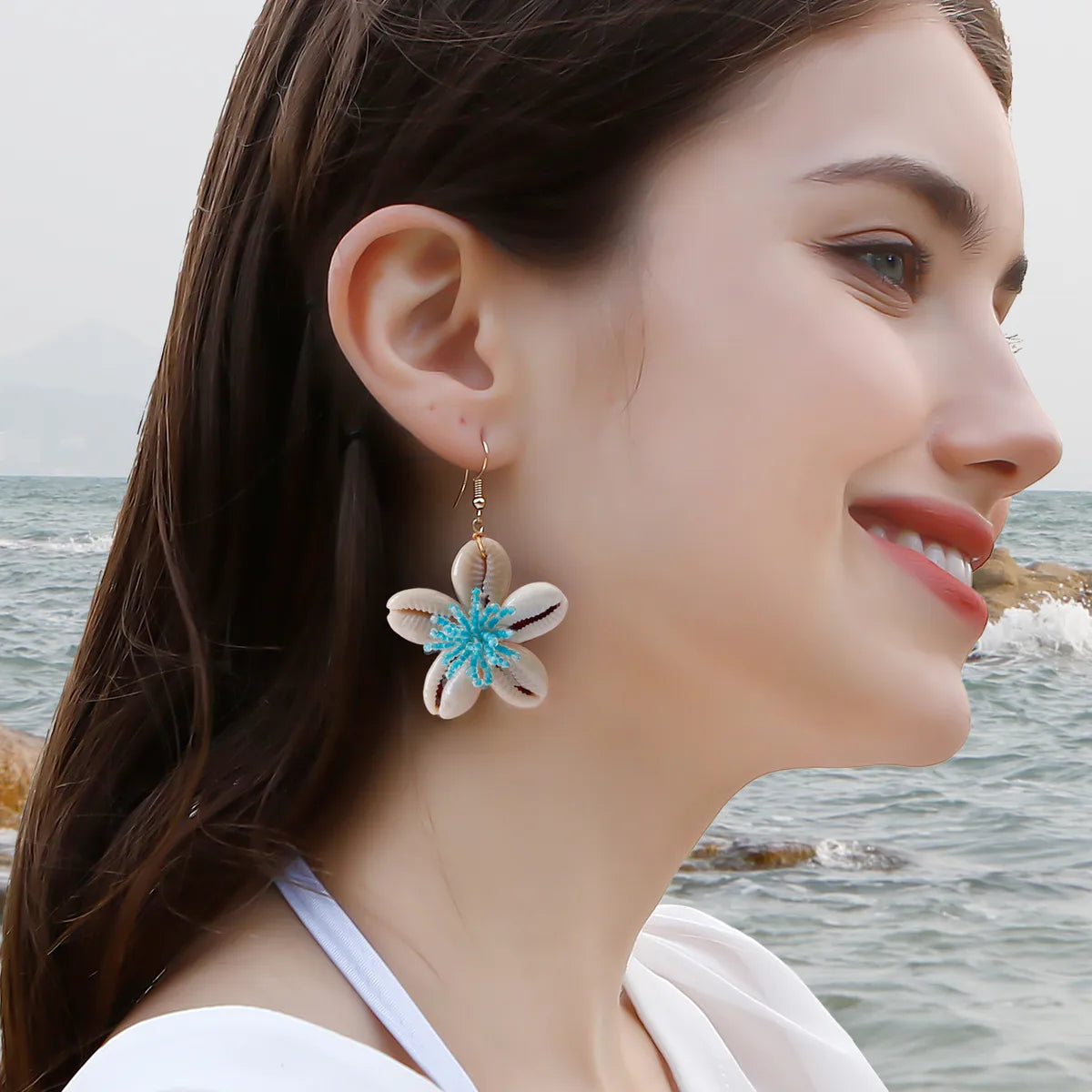 1 Pair Simple Style Classic Style Flower Patchwork Resin Shell Drop Earrings