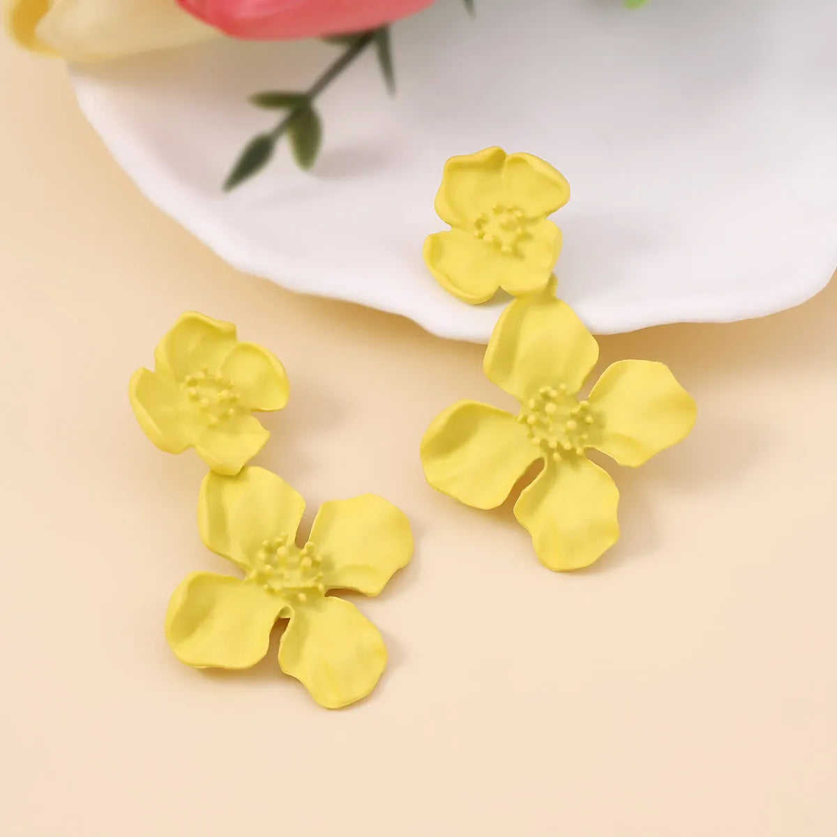 1 Pair Simple Style Classic Style Flower Patchwork Zinc Alloy Drop Earrings