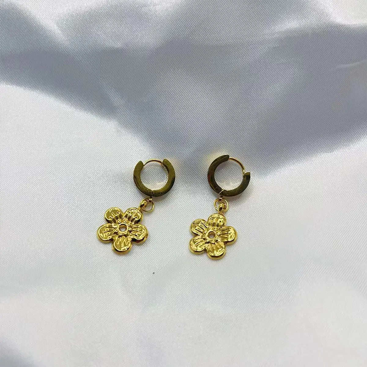 1 Pair Simple Style Classic Style Flower Plating 201 Stainless Steel Gold Plated Drop Earrings