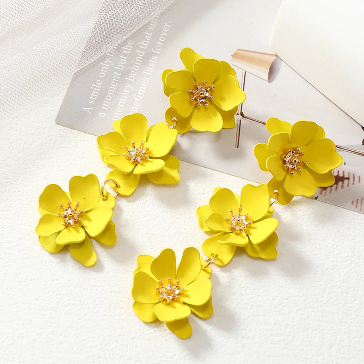 1 Pair Simple Style Classic Style Flower Plating Alloy Gold Plated Drop Earrings