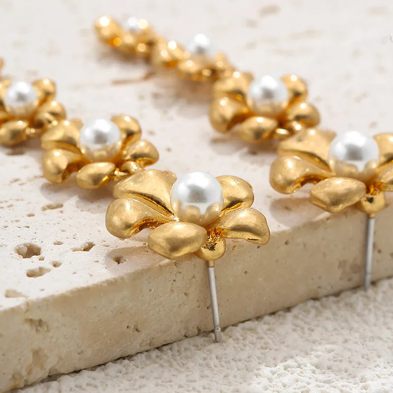 1 Pair Simple Style Classic Style Flower Plating Imitation Pearl Alloy Gold Plated Drop Earrings