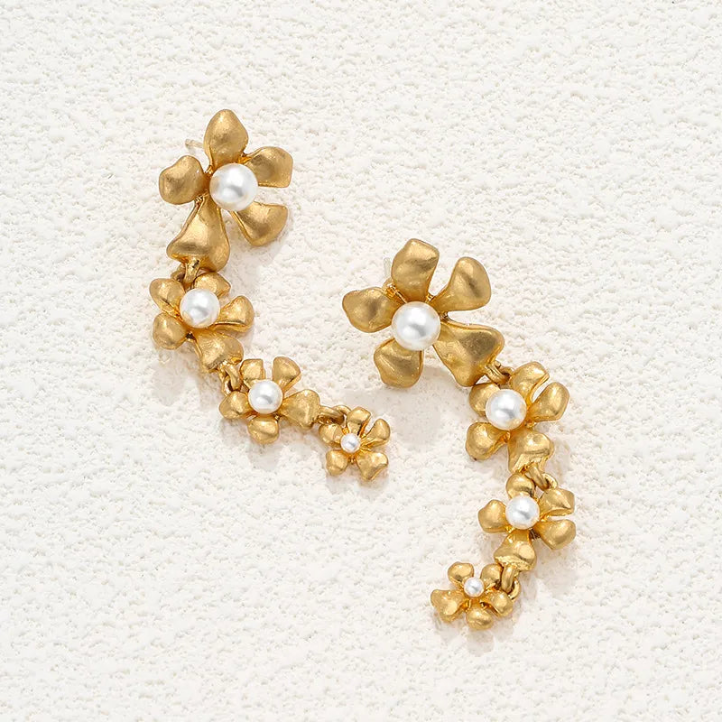 1 Pair Simple Style Classic Style Flower Plating Imitation Pearl Alloy Gold Plated Drop Earrings