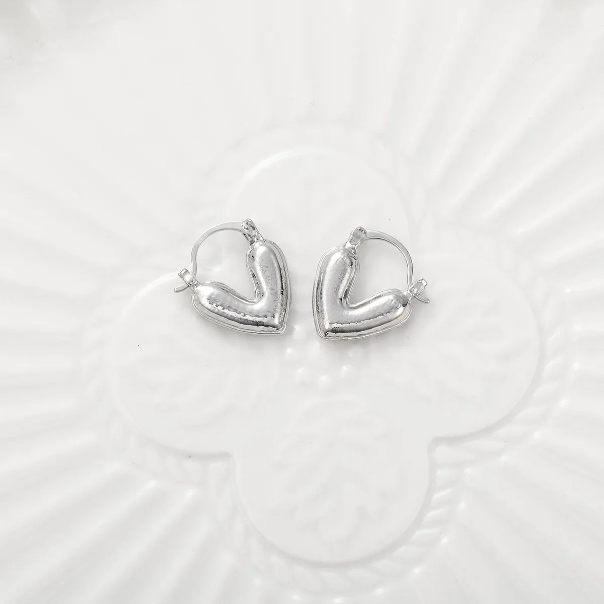 1 Pair Simple Style Classic Style Heart Shape Alloy Earrings