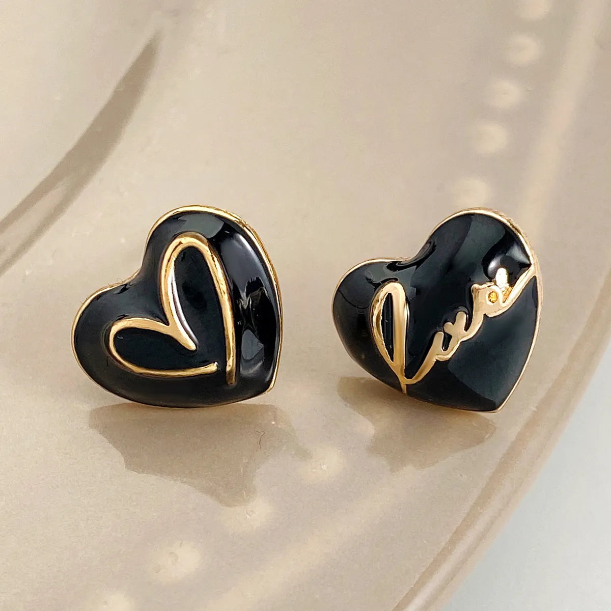 1 Pair Simple Style Classic Style Heart Shape Enamel Alloy Ear Studs