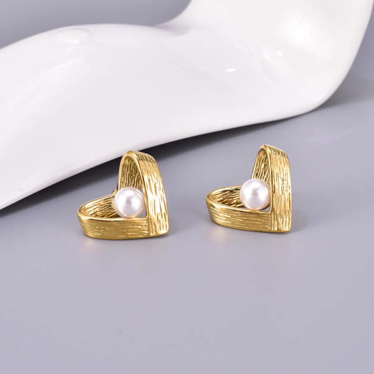 1 Pair Simple Style Classic Style Heart Shape Inlay 304 Stainless Steel Titanium Steel Artificial Pearls 18K Gold Plated Ear Studs