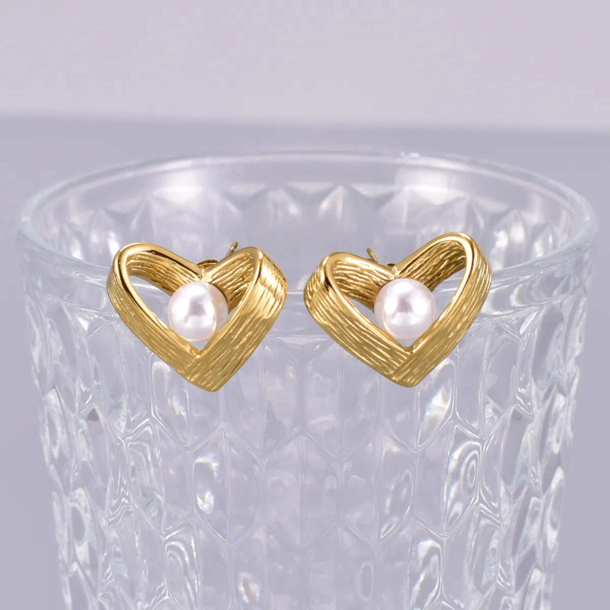 1 Pair Simple Style Classic Style Heart Shape Inlay 304 Stainless Steel Titanium Steel Artificial Pearls 18K Gold Plated Ear Studs