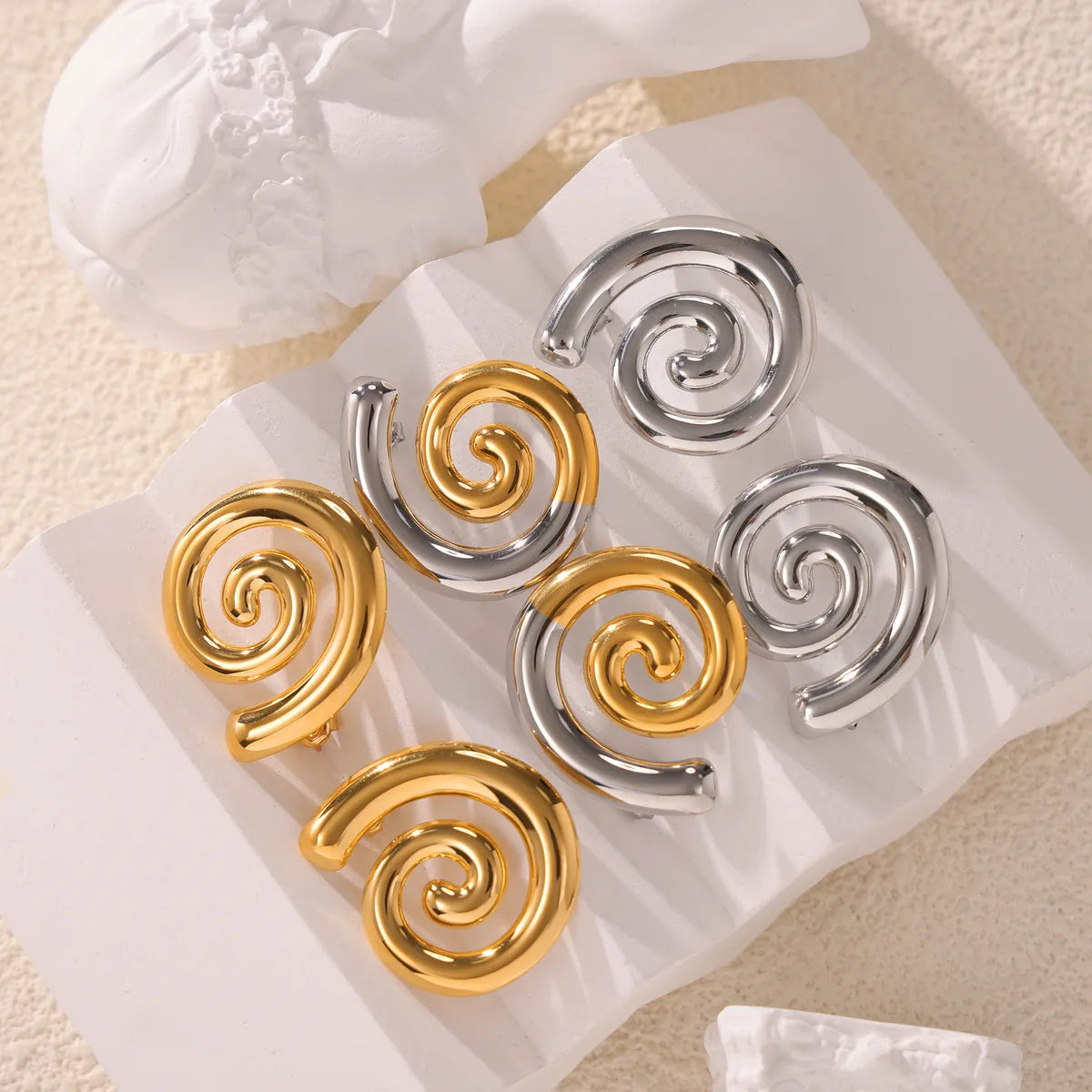 1 Pair Simple Style Classic Style Lines Spiral Plating 304 Stainless Steel 18K Gold Plated Ear Studs