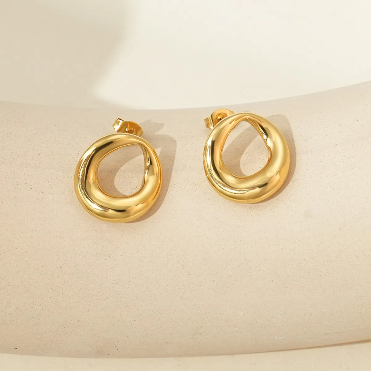 1 Pair Simple Style Classic Style Oval Polishing Hollow Out 304 Stainless Steel 14K Gold Plated Ear Studs