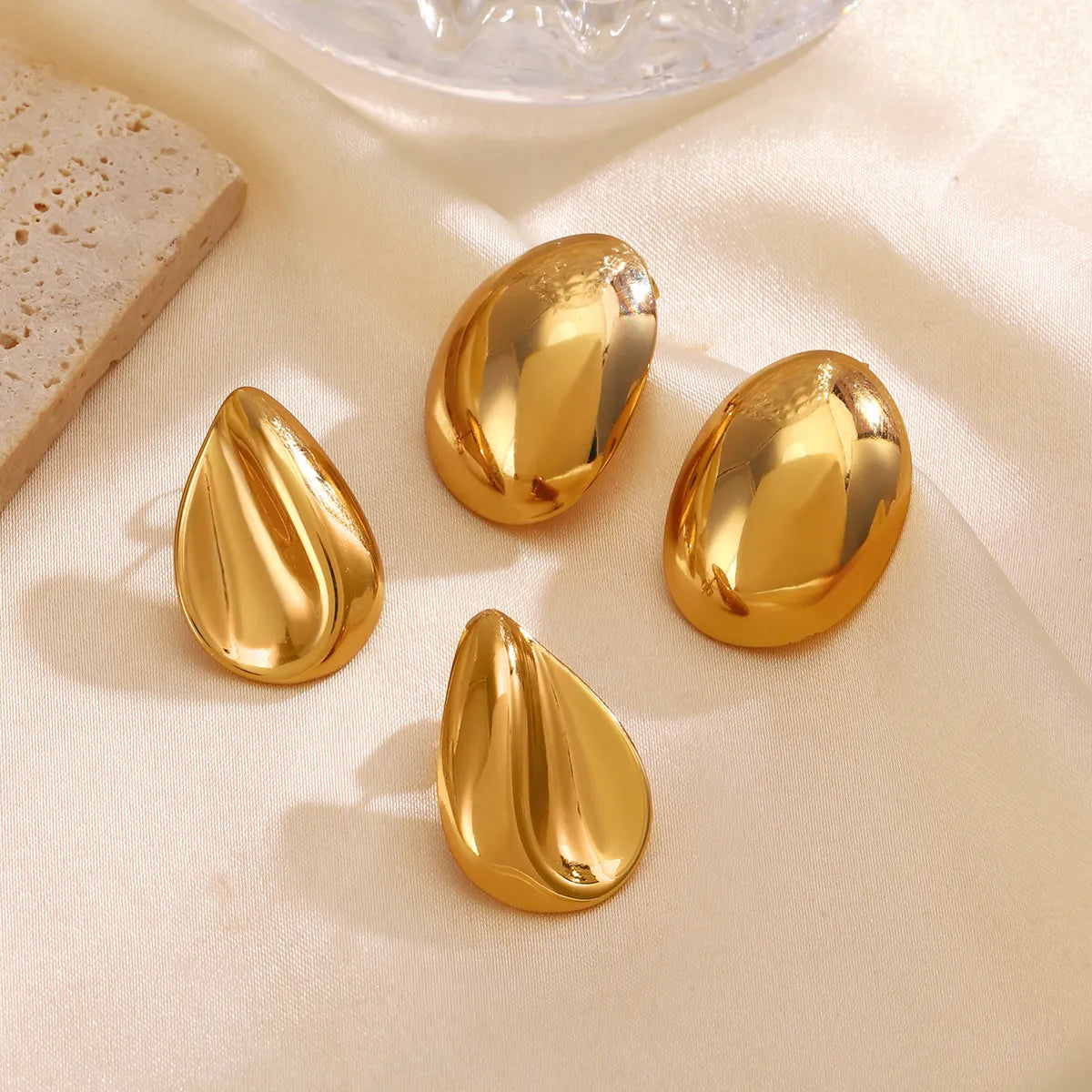 1 Pair Simple Style Classic Style Oval Water Droplets Plating 304 Stainless Steel 18K Gold Plated Ear Studs